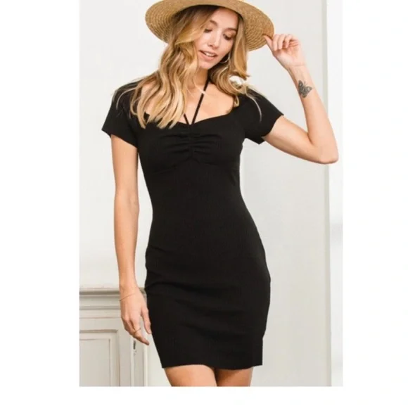 This black dress is flatteringđź‘—ribbed great quality made by special boutique - Picture 4 of 11